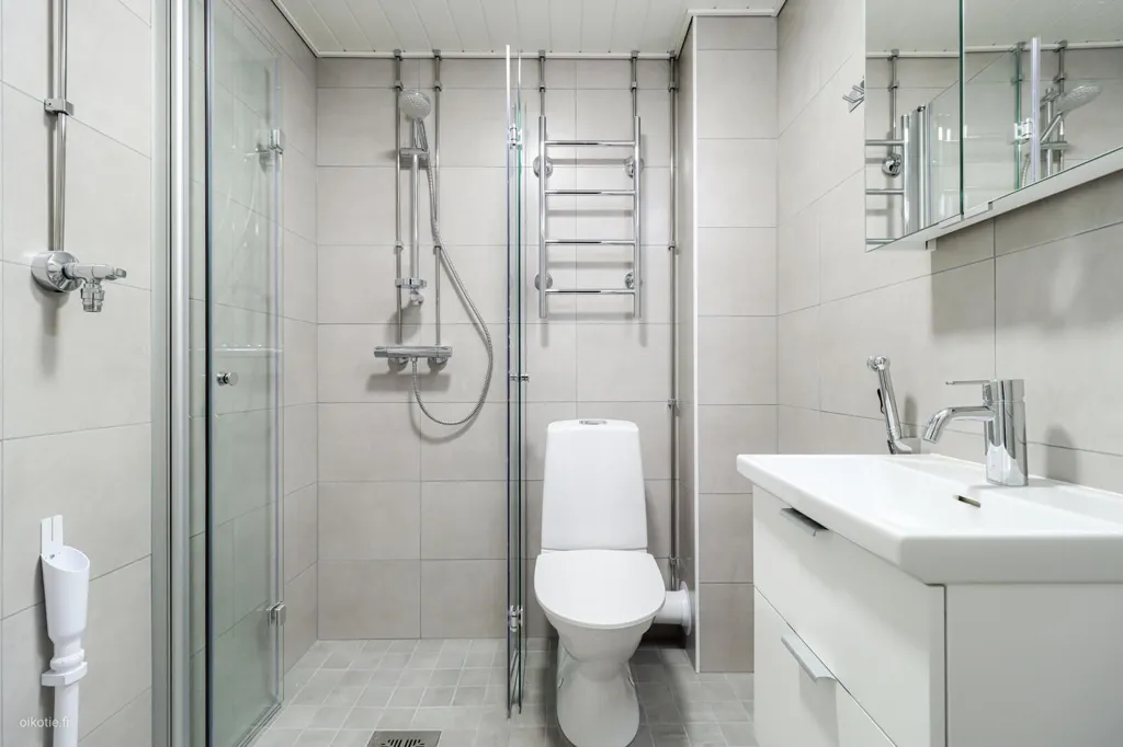 Salles de bain - Modernised Flat with Balcony in Kallio, Helsinki