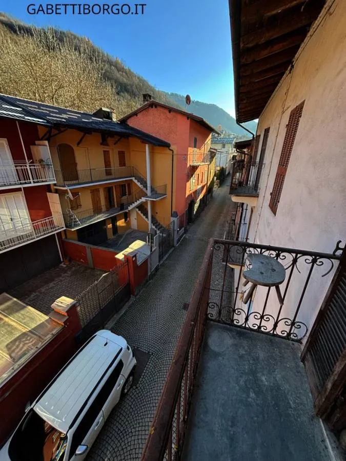 Balcony - Apartment with Mountain View in Roaschia