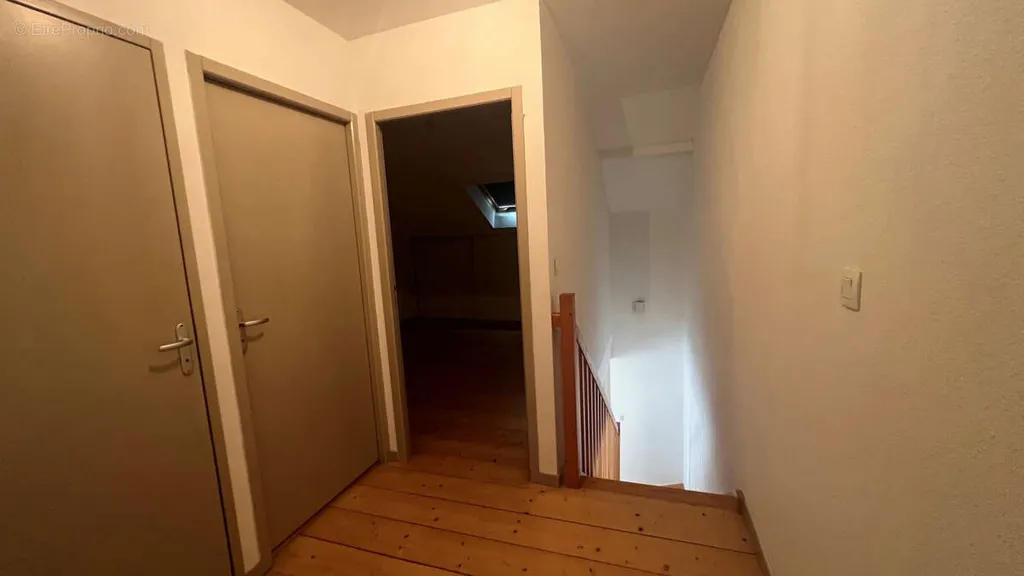 Entrée - Appartement Duplex avec Parking Sécurisé à Bordeaux Chartrons