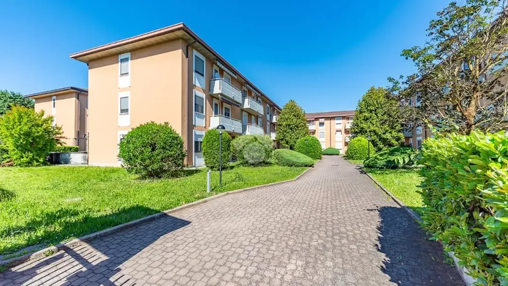 Aed - 3-Bedroom Apartment with Balcony in Lainate