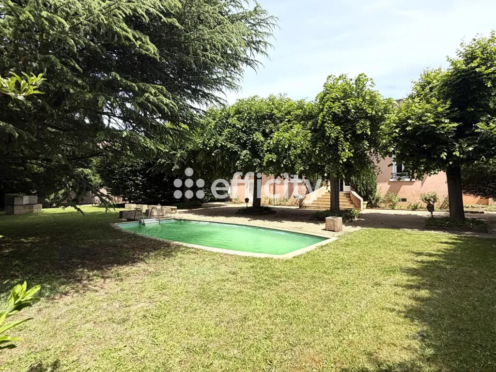 Piscine - Maison avec Piscine à Jassans-Riottier
