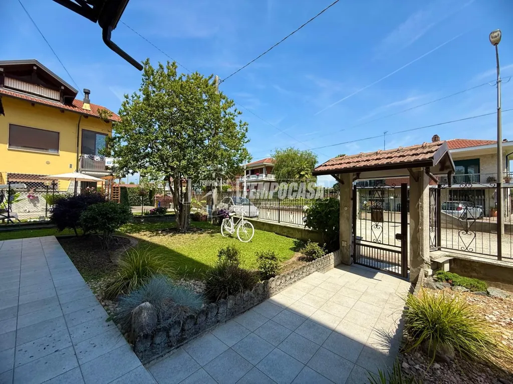 Aed - Bifamiliar Villa with Garden in Ciriè