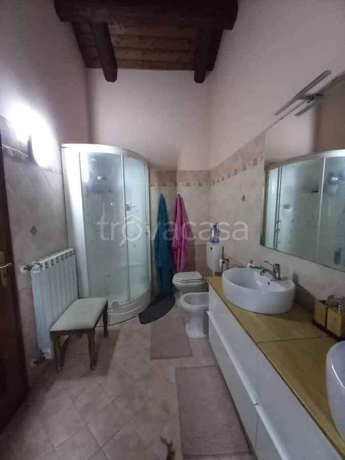 Salles de bain - Rustic Triplex with Balcony in Feletto