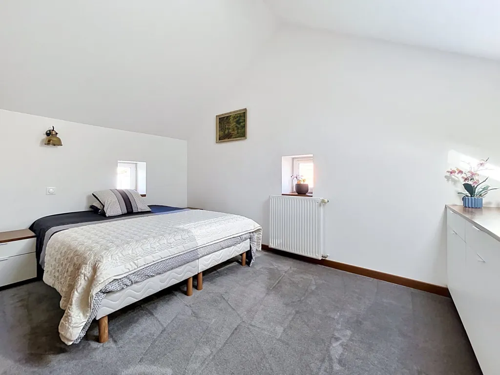 Chambres - Maison Authentique avec Grand Terrain à Beauregard-Vendon