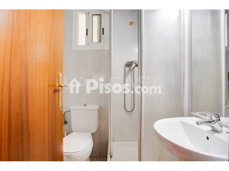 Vannitoad - Fully Exterior Flat in Sant Ildefons, Cornellà