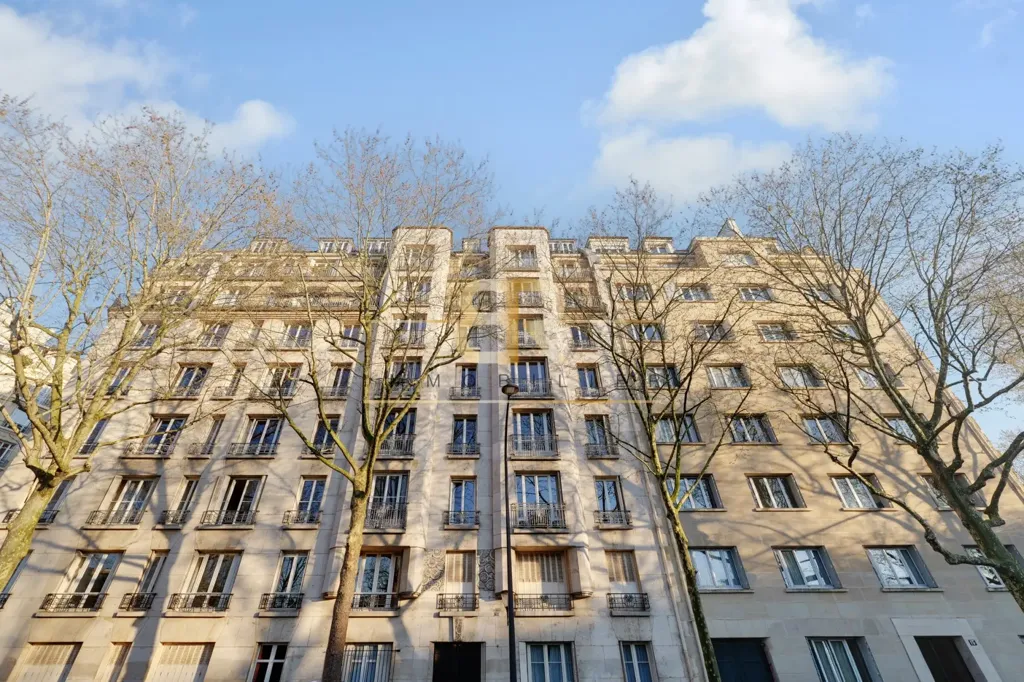 Välivaade - Charming 4-Piece Paris 17th with West View