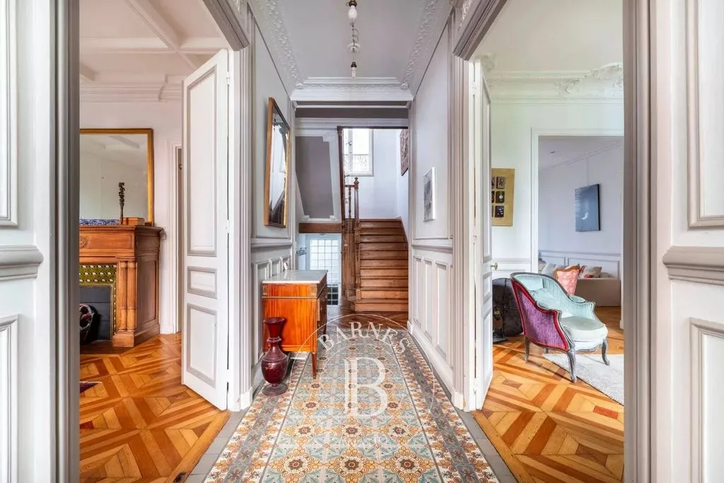 Esik - Luxury Apartment with Garden in Paris
