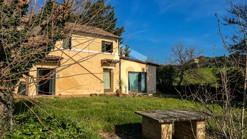 Välivaade - Rustic House with Private Garden in Jesi