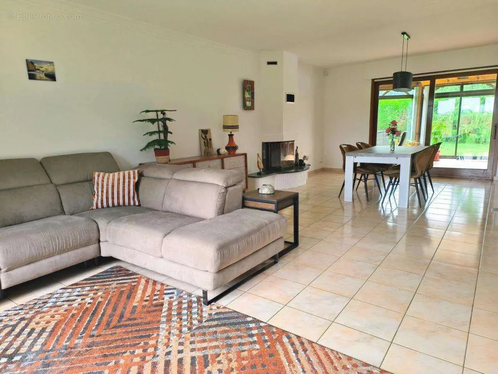 Séjour - Maison avec Piscine Chauffée à Oisy