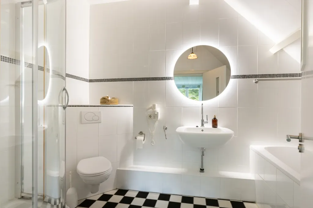Salles de bain - Historic Villa with Garden in Almen