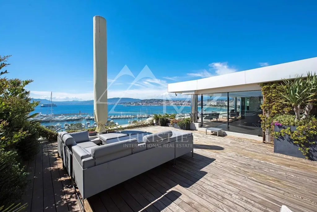 Terrasse - Penthouse Unique avec Vue Panoramique sur la Croisette à Cannes