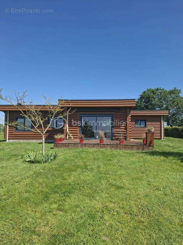 Garden - Log Cabin with Terrace in Urban Area