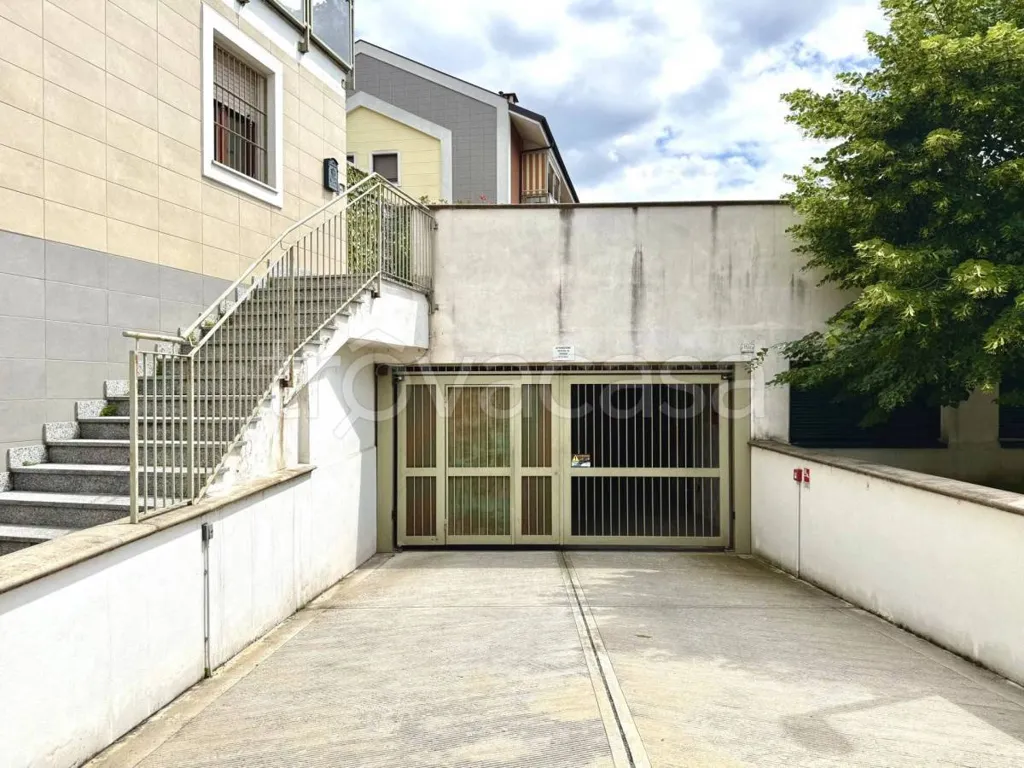 Garage - Modern Studio with Terrace in Moncalieri