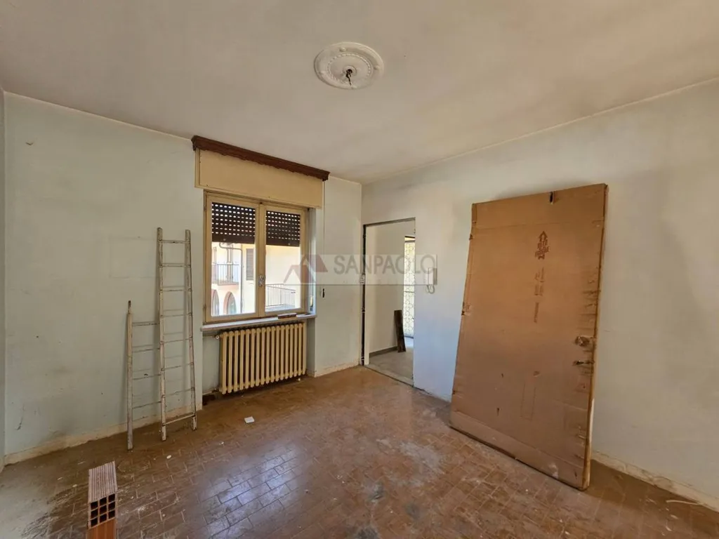 Pièces - Spacious 3-Bedroom Apartment in Alba