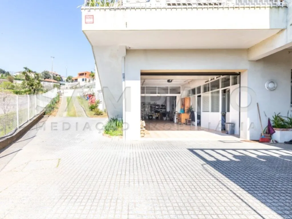Garaaž - Luxury House with River View in Gondomar