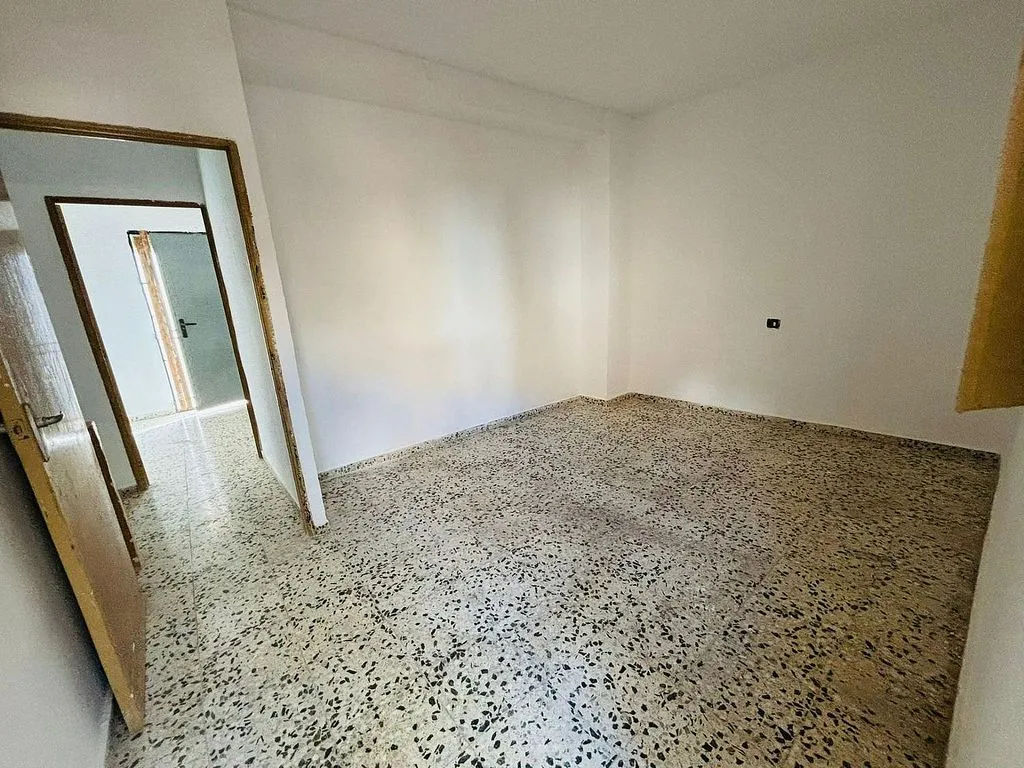 Pièces - Semi-detached House for Renovation in Calicasas