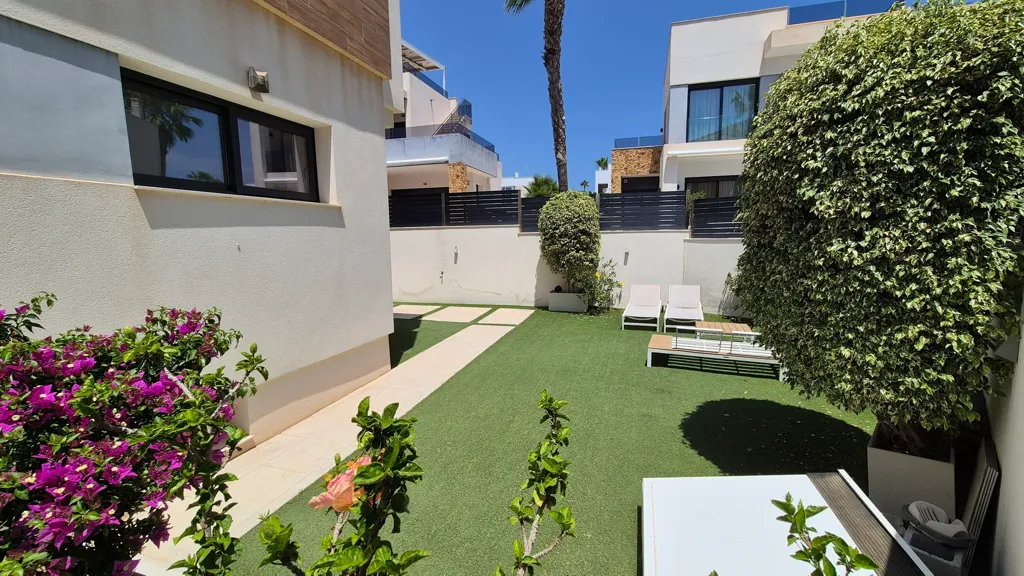 Aed - Luxury Villa with Pool in Torrevieja