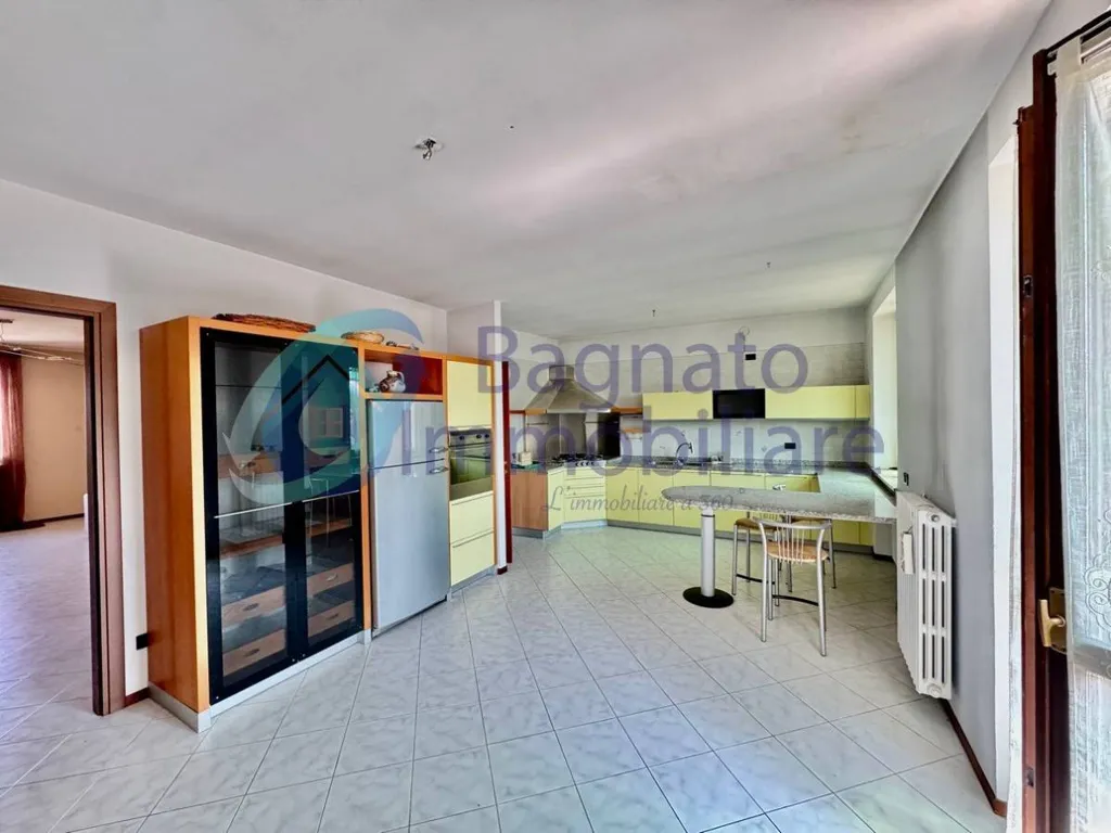 Cuisine - Spacious Apartment with Balcony in Casalino