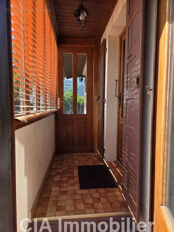 Esik - Individual House with Garden in Marignier