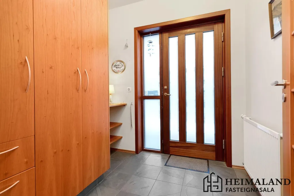 Ingresso - Spacious 3-Bedroom Apartment with Elevator in Selfoss