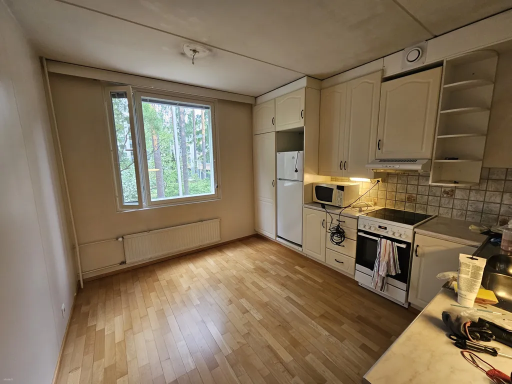 Köök - Spacious Apartment with Balcony in Matinkylä, Espoo