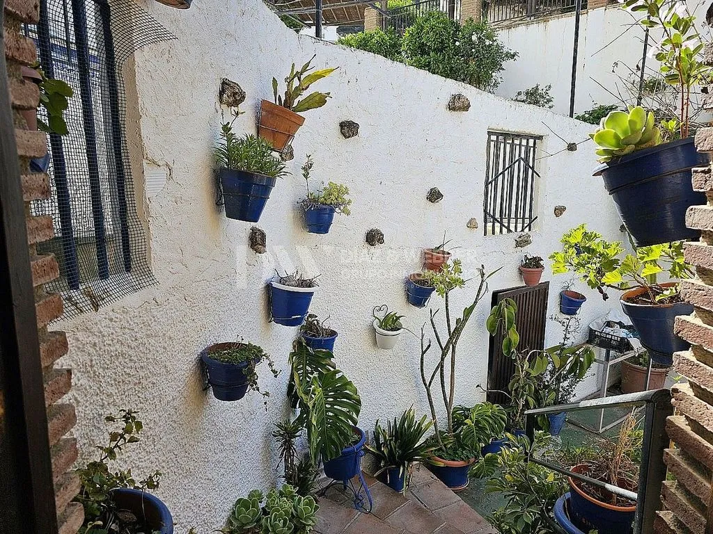 Jardin - Multi-Use Building with Terrace in Alcaucín