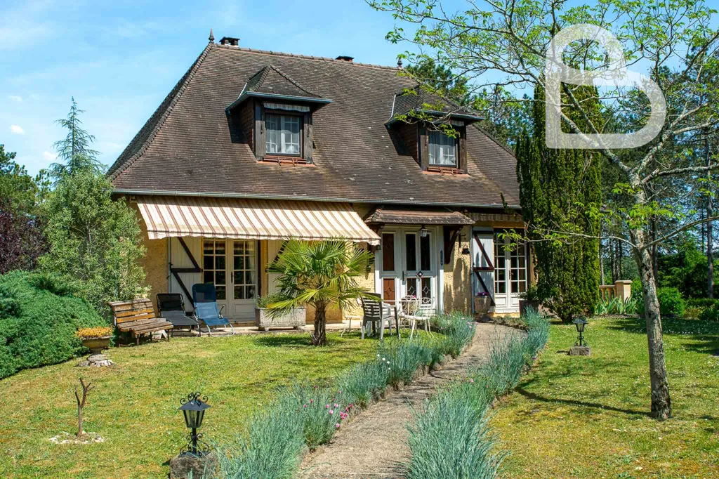 Extérieur - Maison avec Piscine sur Parc de 1 ha à Nadaillac-de-Rouge
