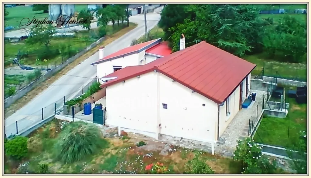Vista aerea - Two-Unit House with Income Potential in Ardennes