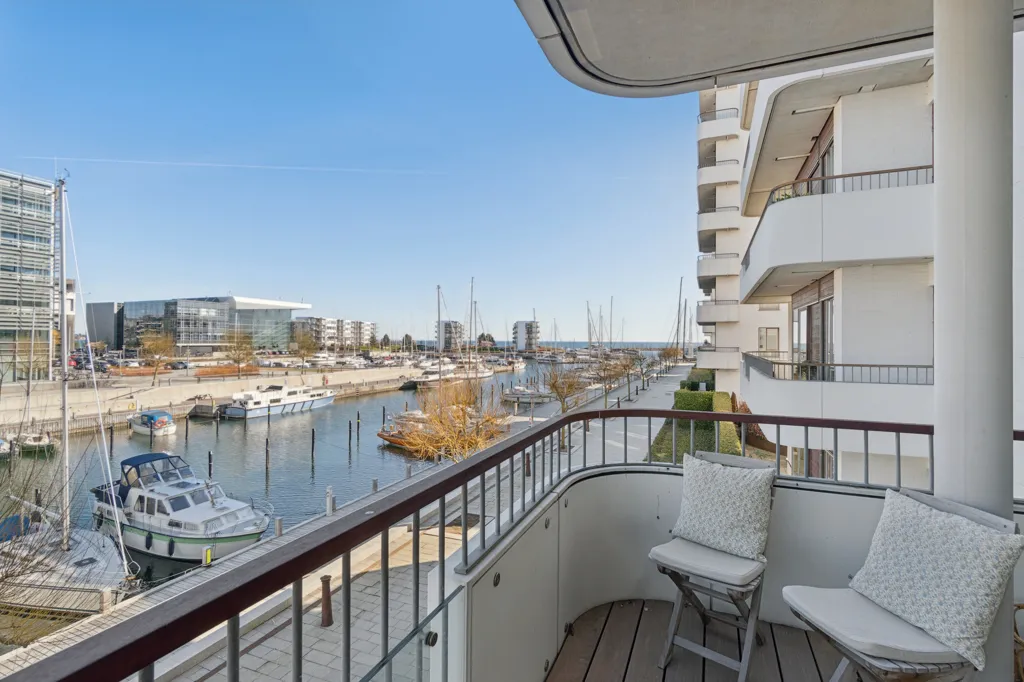 Terrasse - Functionalist Flat with Harbour View in Hellerup