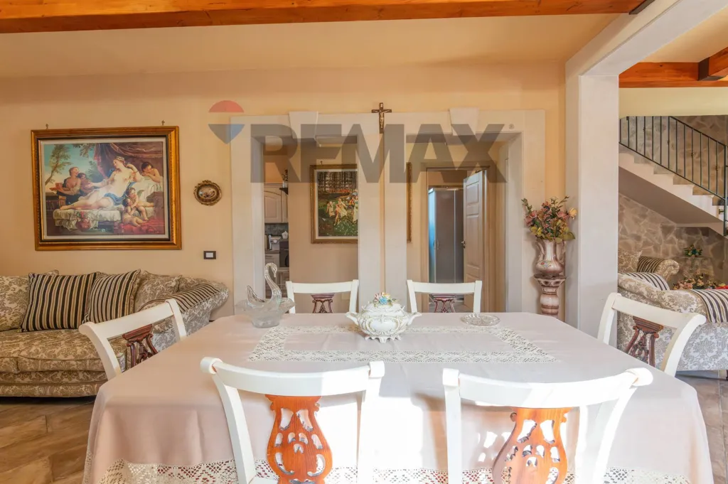 Salle à manger - Rearranged Villa with Garden in Avola