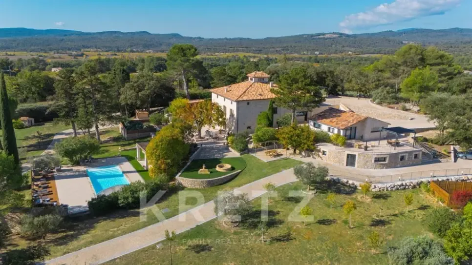 Õhuvaade - Rustic Estate with 3 Gites in Pierrevert