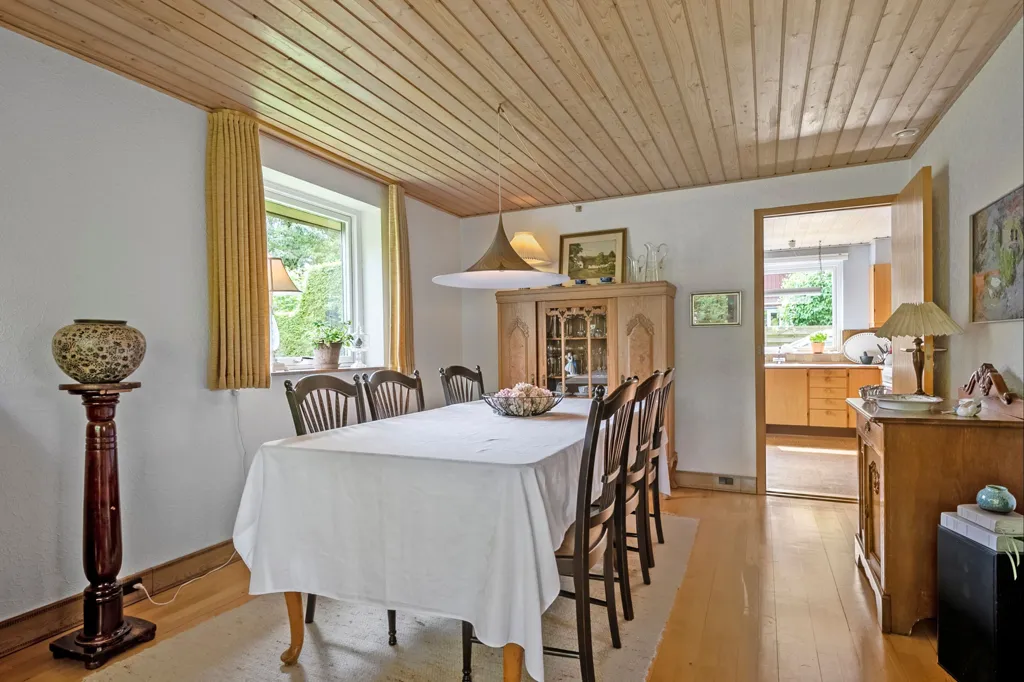 Söögituba - Villa with Garden in Secure Area