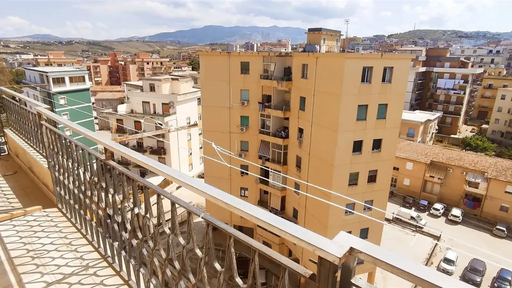 5-room apartment in IT
