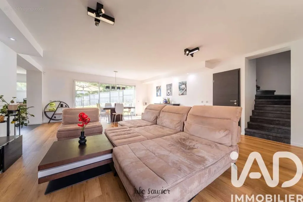 Séjour - Maison Contemporaine avec Terrasse à Châtel-Saint-Germain