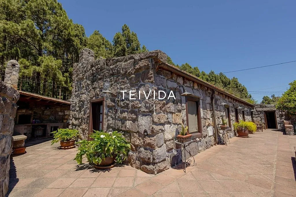 Exterior - Villa with Pool and Bodega in El Rosario