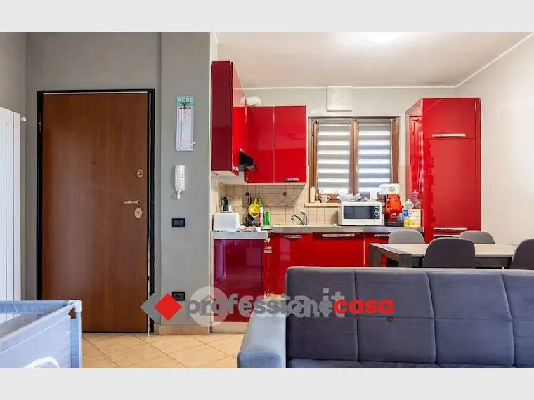 Soggiorno - Casa indipendente con giardino a Pomezia