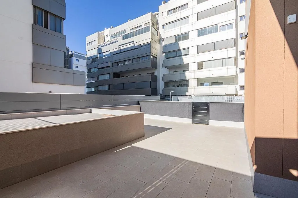 Garden - Semi-New Flat with Pool in El Travaló, Elche