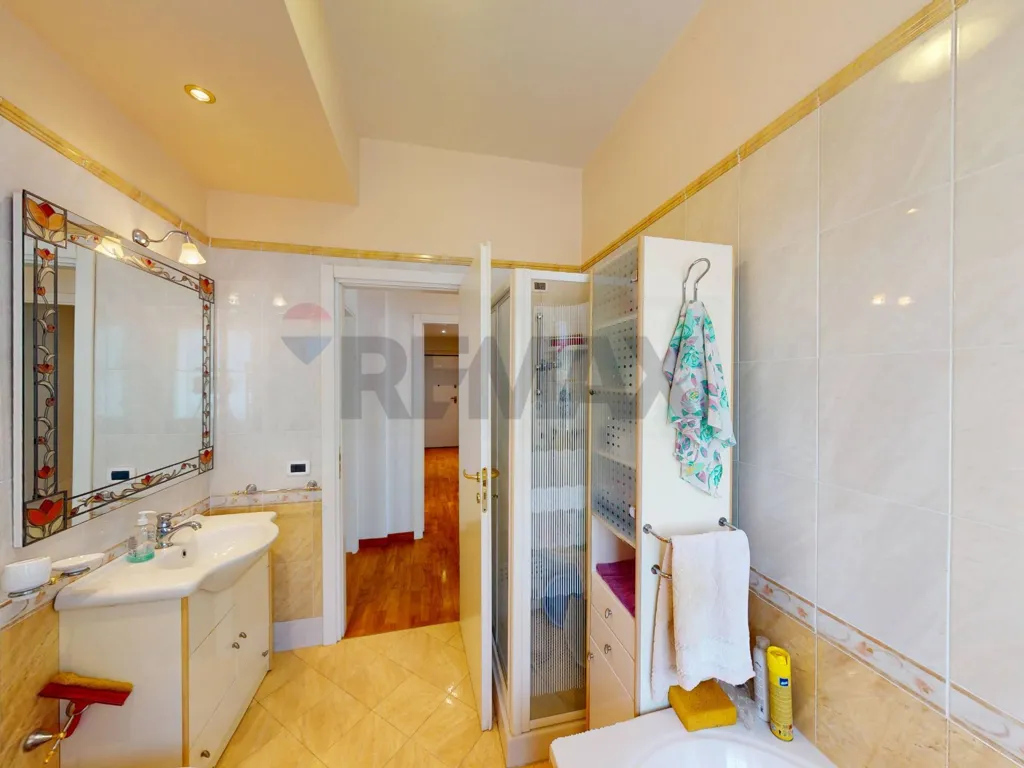 Salles de bain - Apartment with Two Terraces in Fabriano