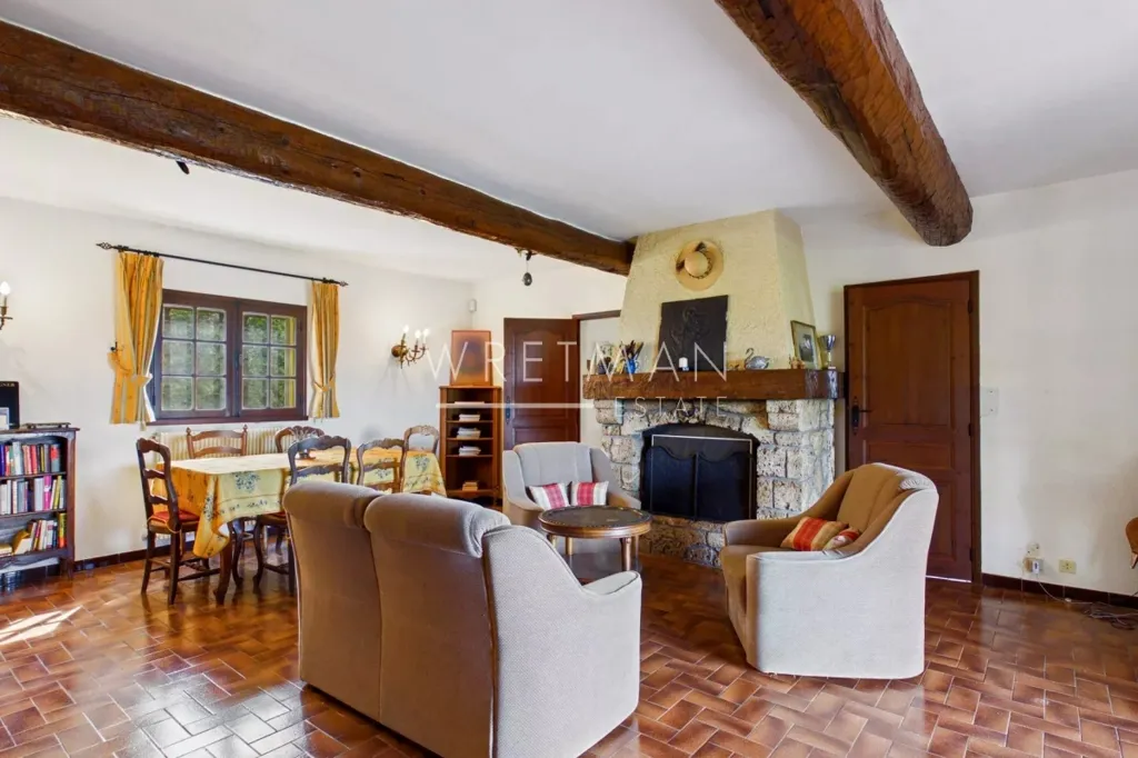 Séjour - Maison avec Vue sur la Campagne à Tourtour
