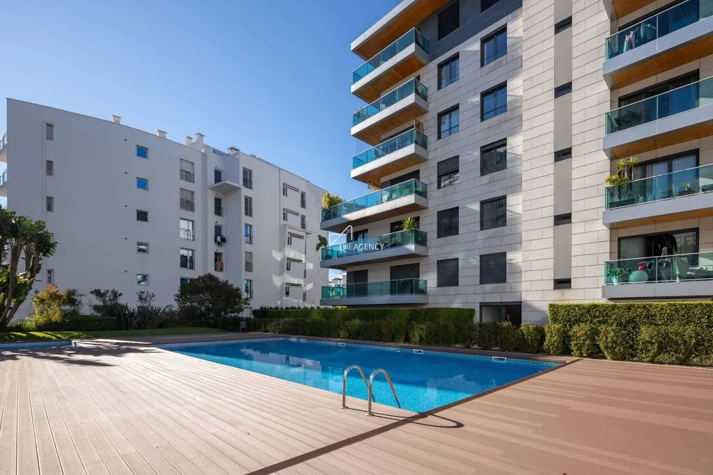 Pool - Luxury Flat with Balcony in Lapa, Lisbon