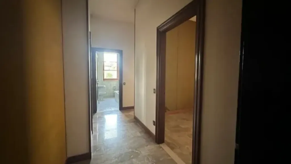 Esik - Spacious Trilocale in Historic Park, Brescia