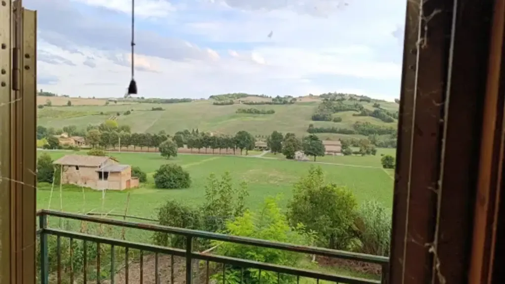 Balcon - Rustic Home with Hillside View in Castelvetro
