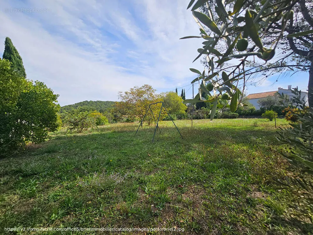 Aed - Buildable Plot with Garden in Lorgues