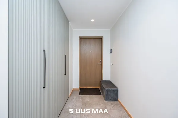 Esik - Modern Flat with Balcony in Loo Village
