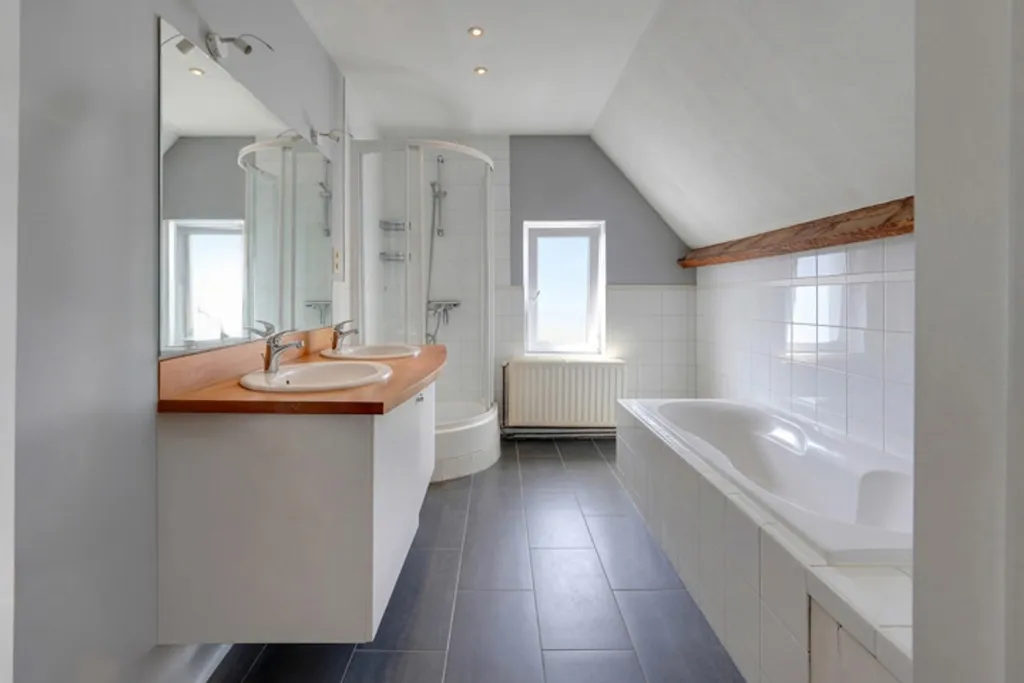 Salles de bain - Villa Pleine de Caractère avec Jardin à la Coquinie