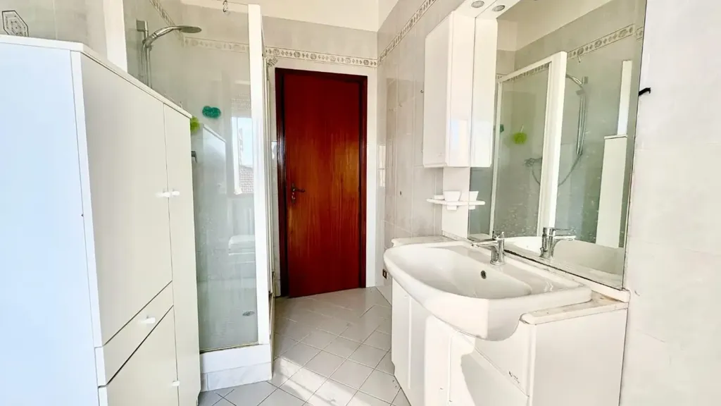 Salles de bain - Spacious 4-Room Apartment in Castelfiorentino