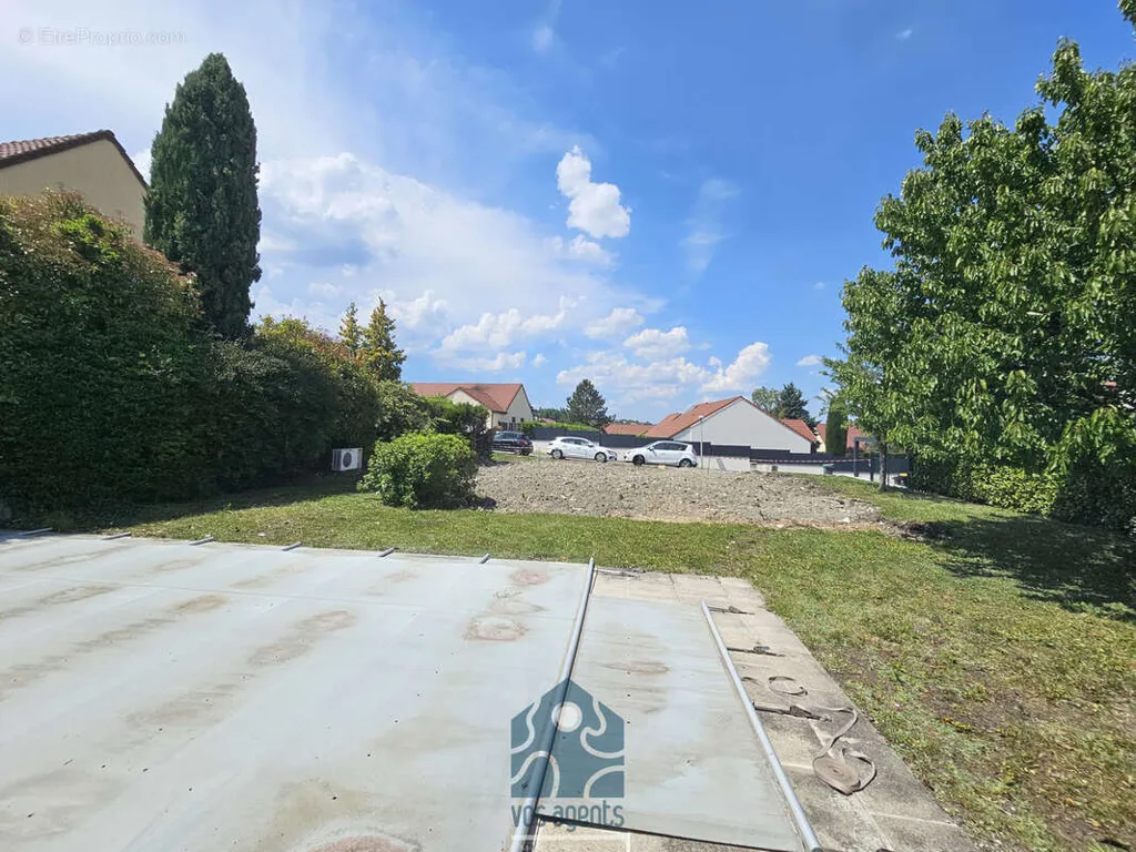 Aed - Constructible Plot with Pool in Pérignat-les-Sarlièves