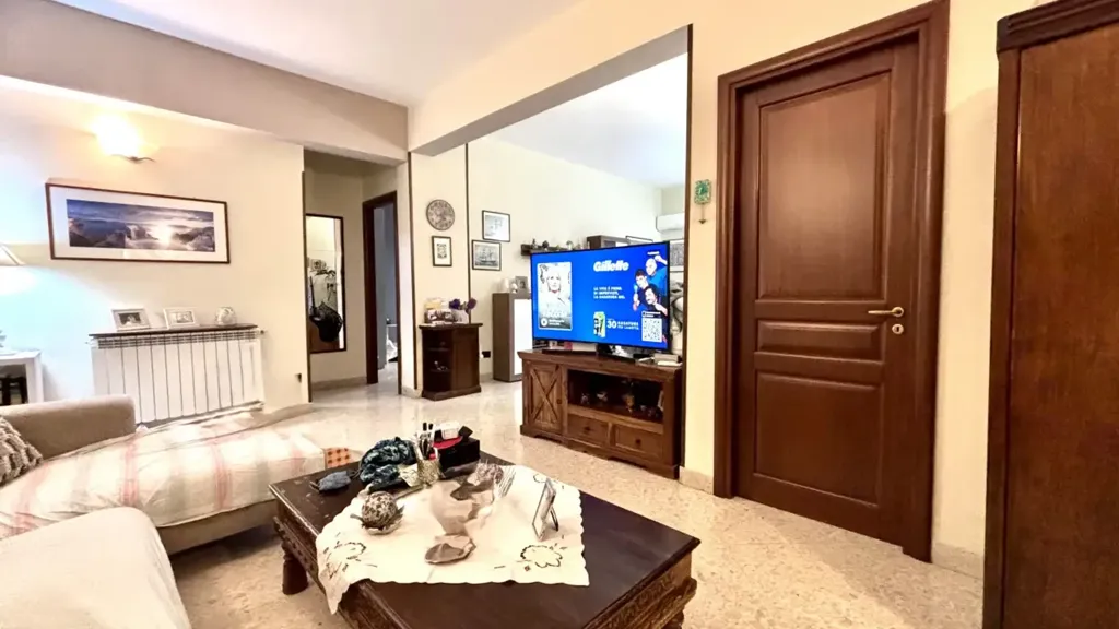 Soggiorno - 5-Bedroom Apartment with Balcony in Palermo