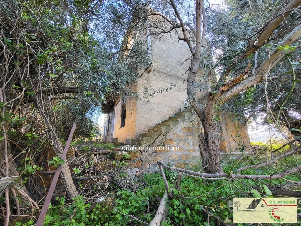 Välivaade - Villa to Renovate with Large Plot in Agrigento