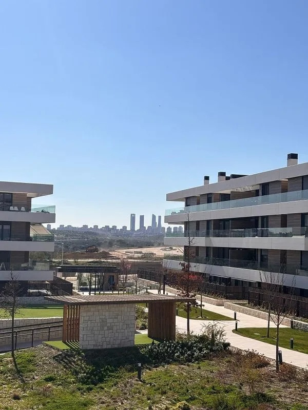 Jardin - Luxury Apartment with Pool in La Moraleja